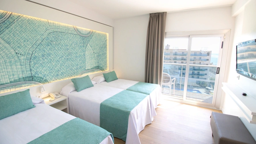 Standard Triple room