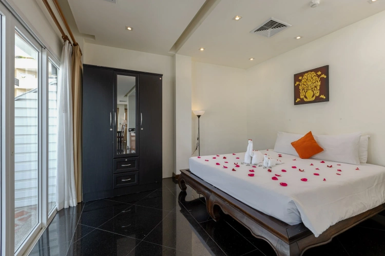 1 Bedroom with Jacuzzi Rooftop Penthouse Suite