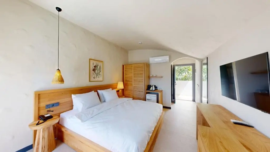 Double room with pool view