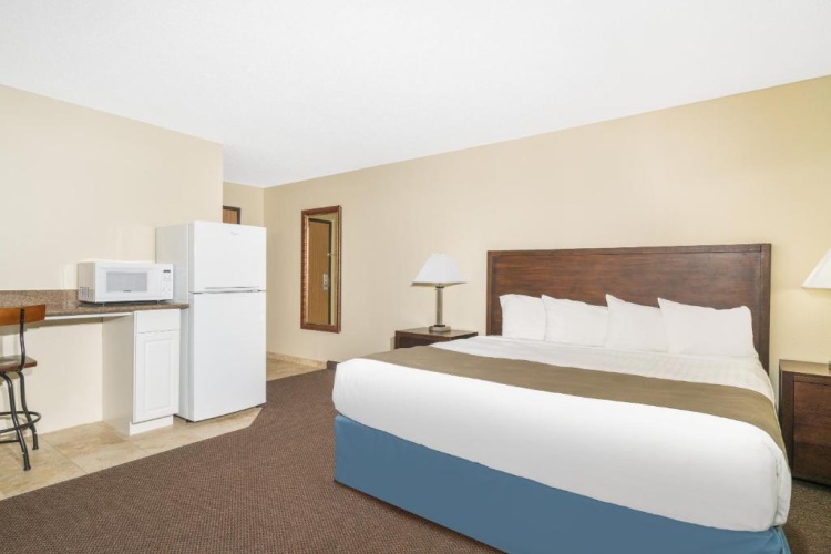 1 Bedroom Sextuple Suite