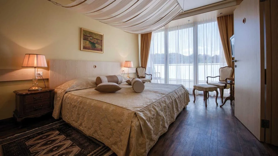 Deluxe Presidential with Terrace Suite