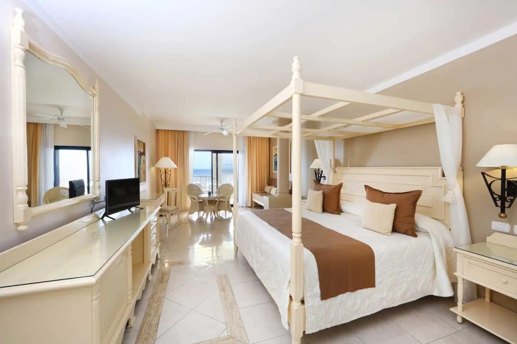 Deluxe Double Junior Suite oceanfront