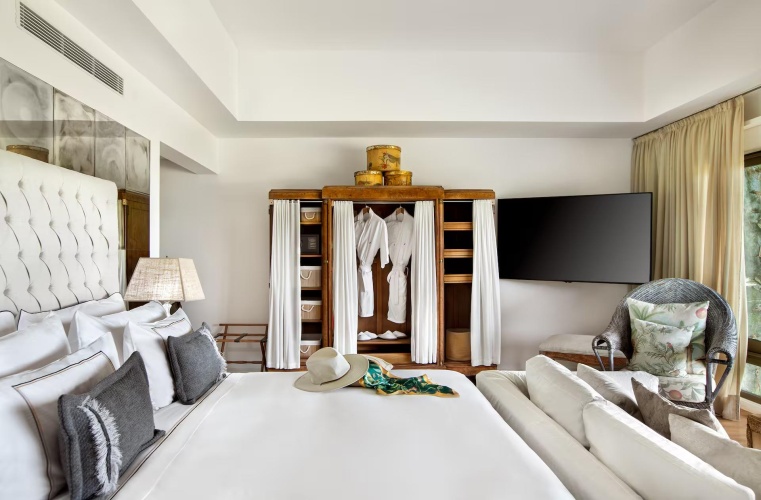 Grand RedLevel Double Suite Waterfall View