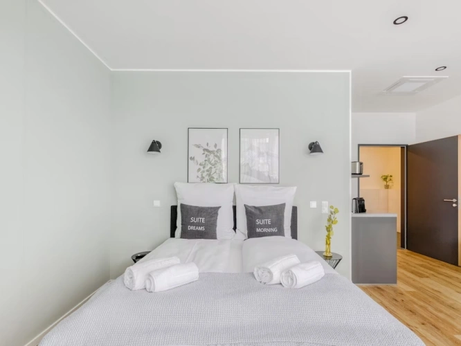 L Double Suite