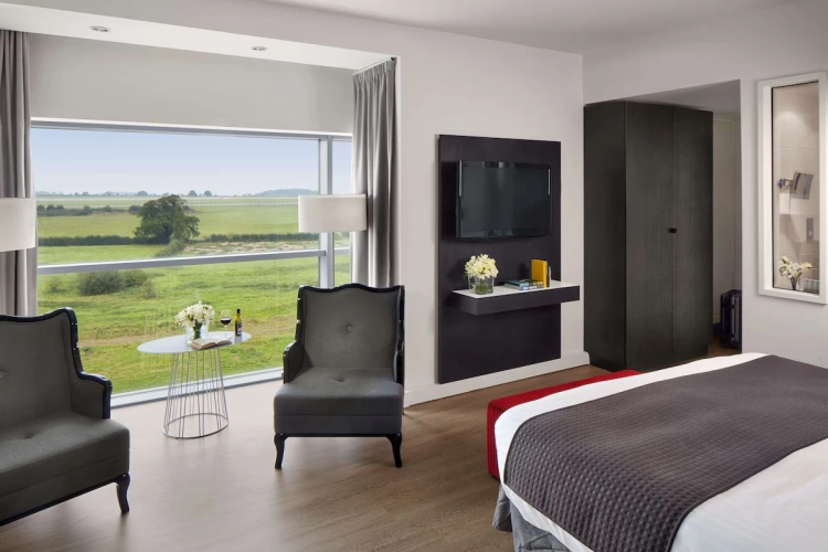 Premium Double room Runway View