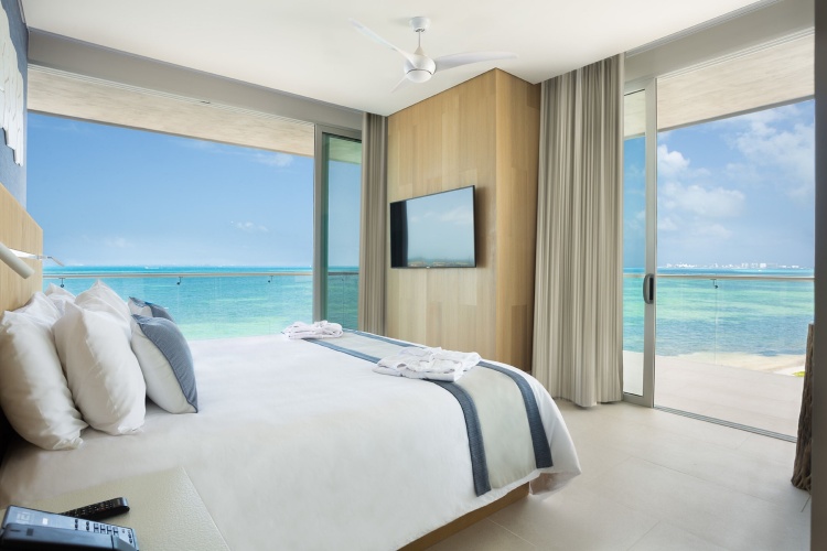 Master Preferred Club Family Suite with ocean view