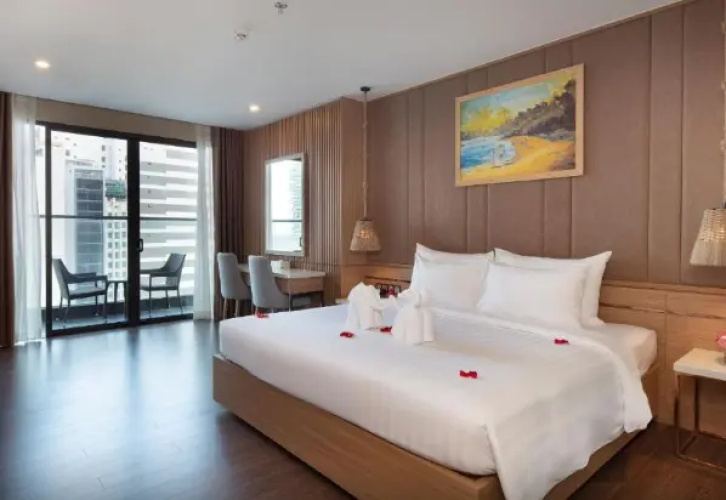 Deluxe Double room with city view