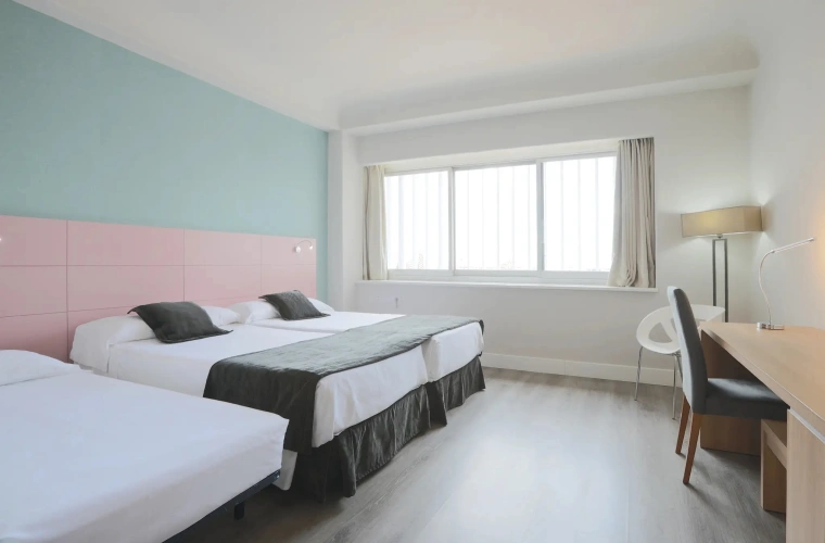 Standard Triple room