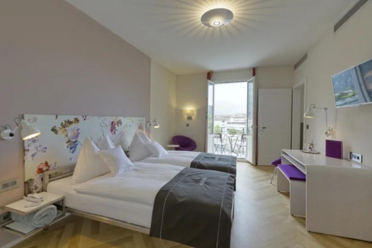 Boutique Bathtub Double room with river view