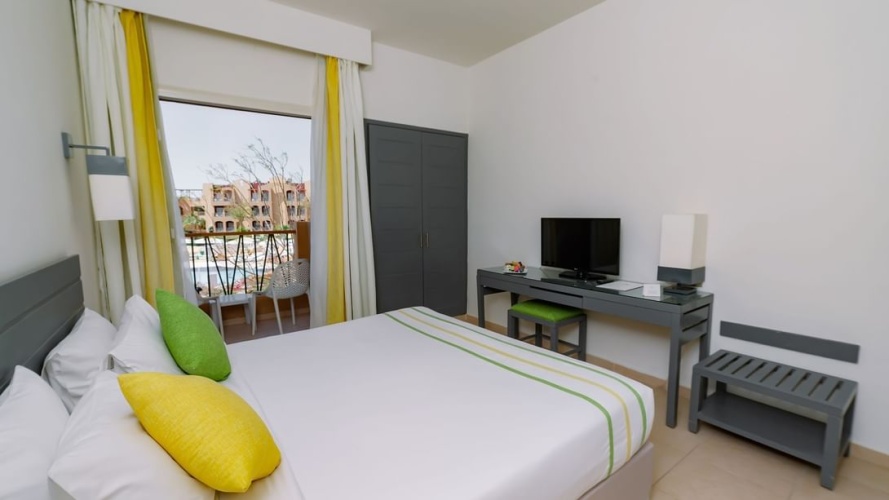 Suite with pool view