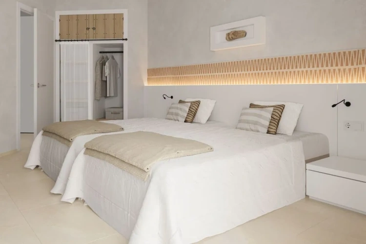 Swim-Up Twin Junior Suite