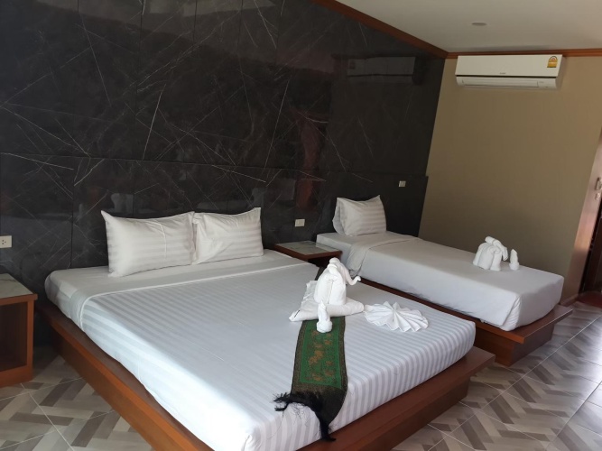 Standard Triple room