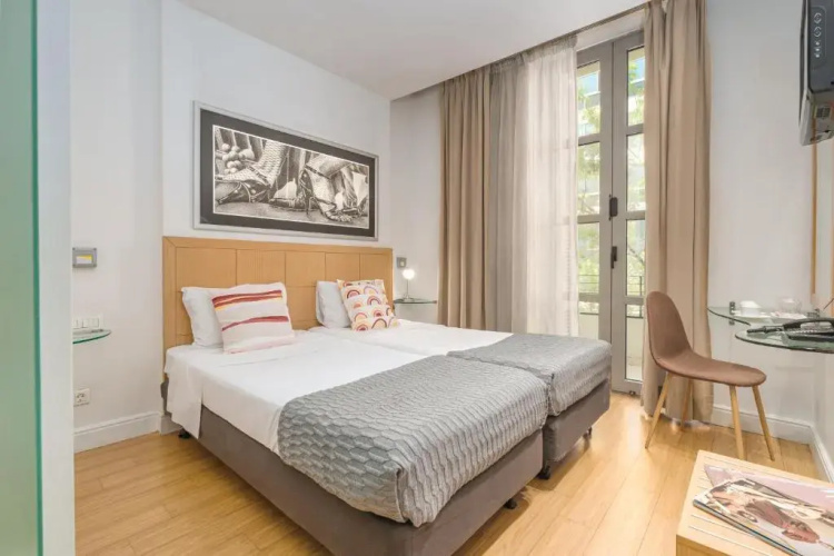 Chic Hotel