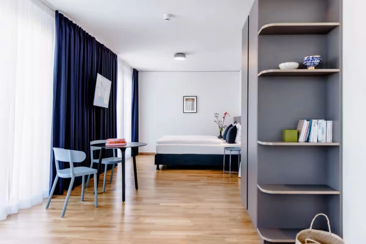 3 Bedrooms Apartment