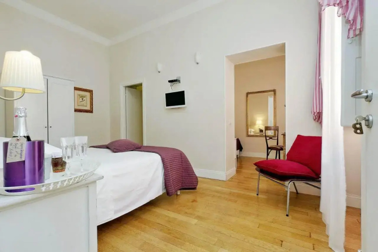 Amaranto Romano Hotel