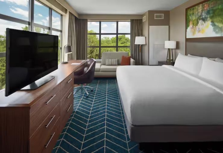 Corner Double room with pool view