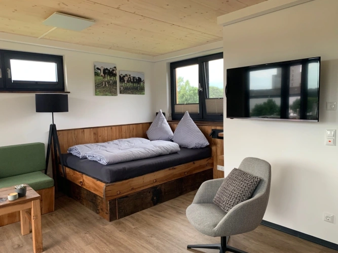 Black Bunte Panorama Double Lodge Stilt House with balcony