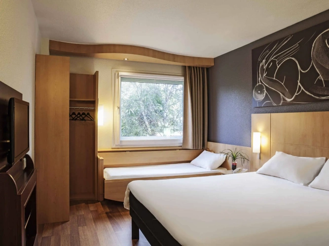 Triple room