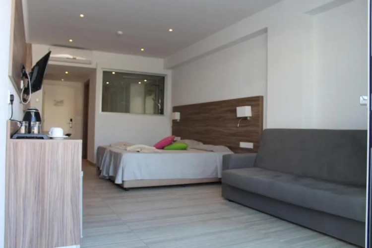 Family Swim-Up Double room
