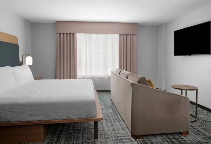 With Boardroom Double Suite