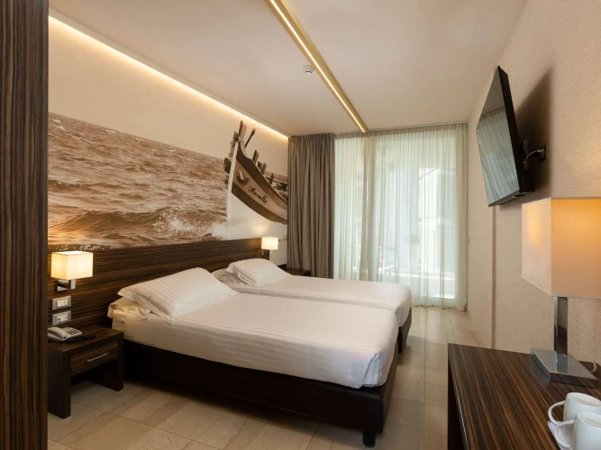 Classic Twin room with partial sea view