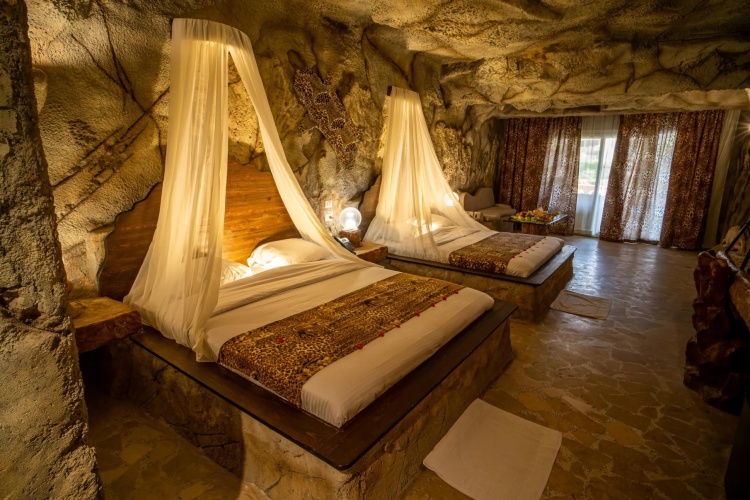 Deluxe Cave Twin Room