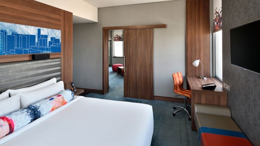Ultra Savvy Double Suite with city view