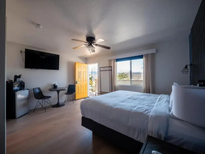 Balanced Rock Motel