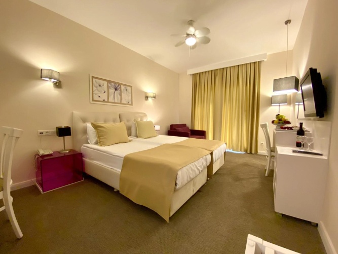 Deluxe Double Oval Suite