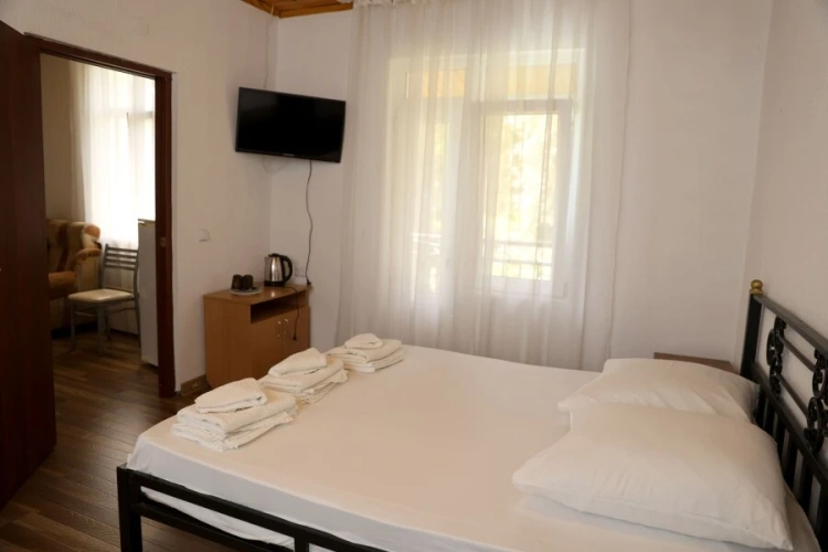 2 Bedrooms Double Suite