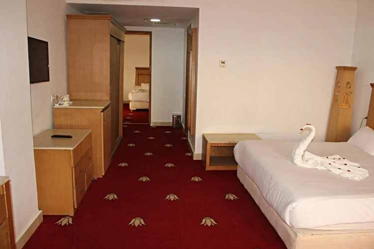 Deluxe Quadruple Junior Suite with Pyramids View