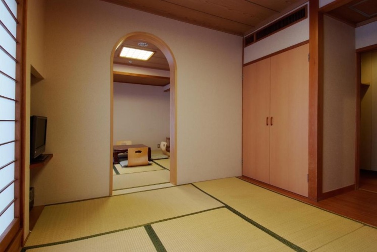 Deluxe Japanese-Style Suite