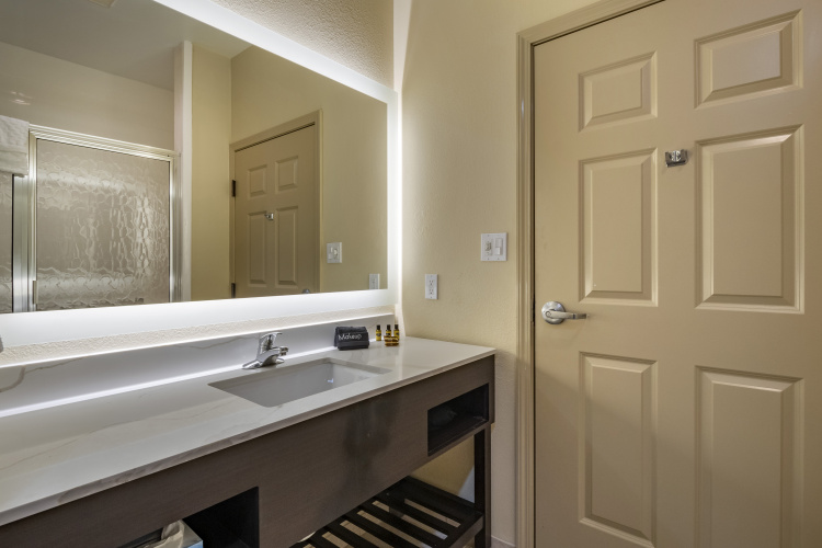 Best Western Plus Monica Royale Inn & Suites photo 11