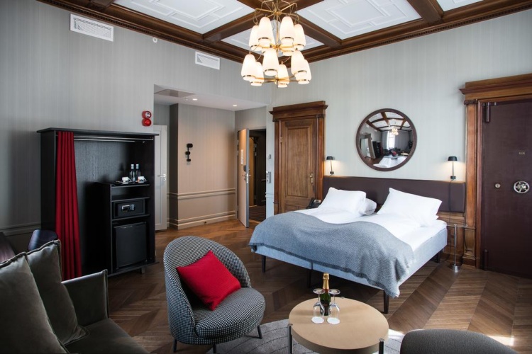 Deluxe Double room with city view