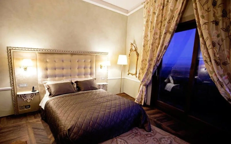 Deluxe Albany with Jacuzzi Suite