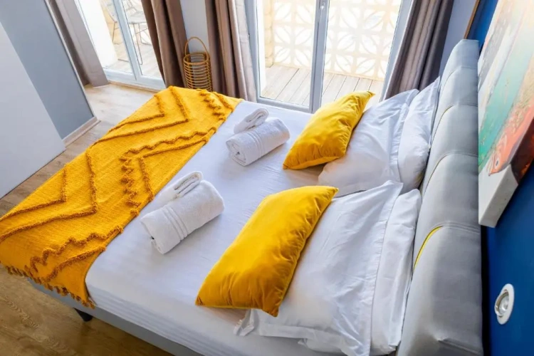 Double room with side sea view