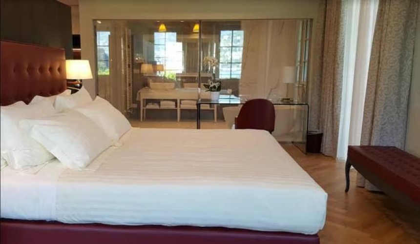 Deluxe Double Suite with lake view