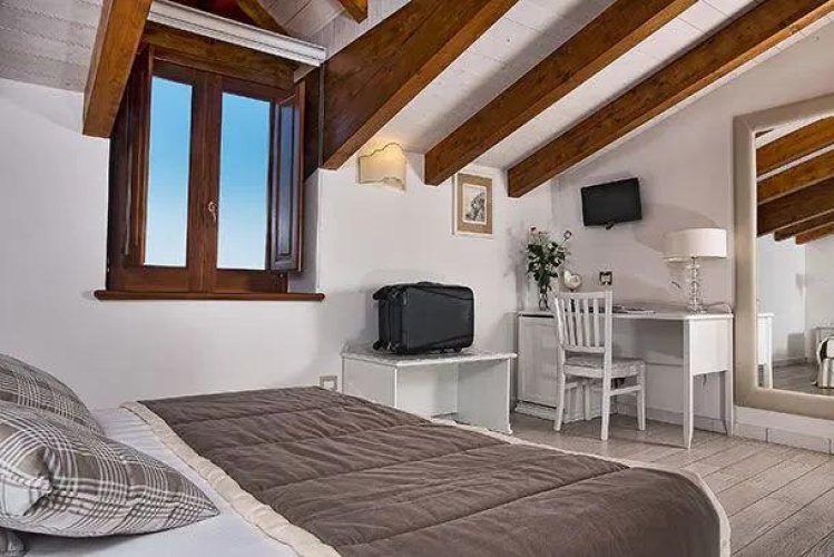 Viola (Standard) Double room