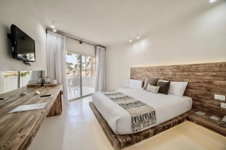 Gypster Double room with partial sea view