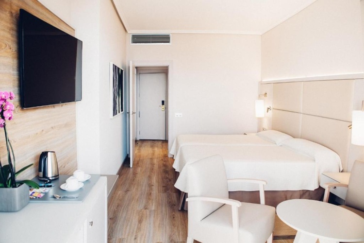 Twin room with partial sea view