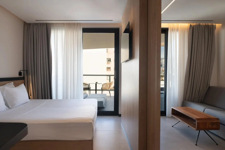 Deluxe Twin Jacuzzi Suite