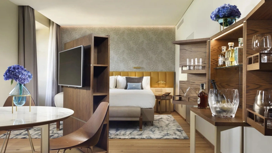 Terrace Suite with lake view