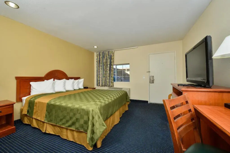 Classic Inn & Suites