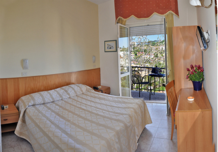 Standard Triple room with balcony