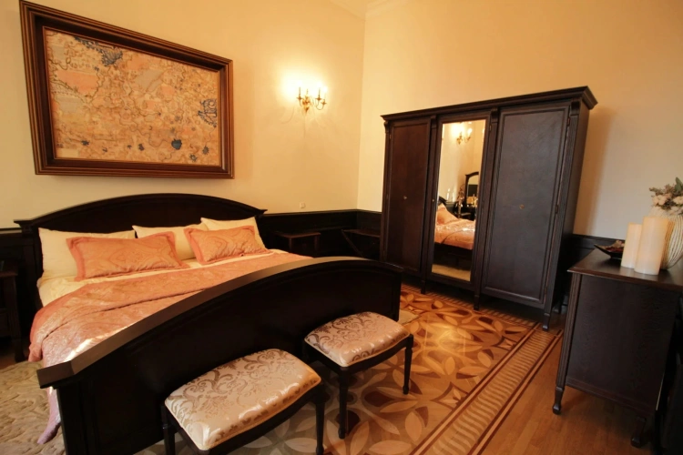 No. 4 Double Suite