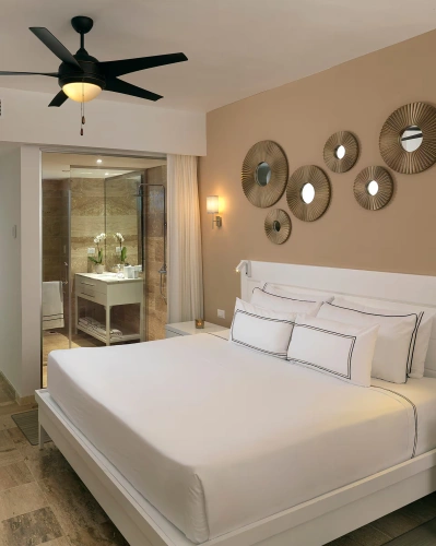 Tropical Palms Double The Level Suite