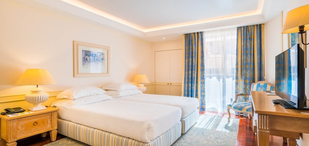 Deluxe Twin room with balcony and with sea view