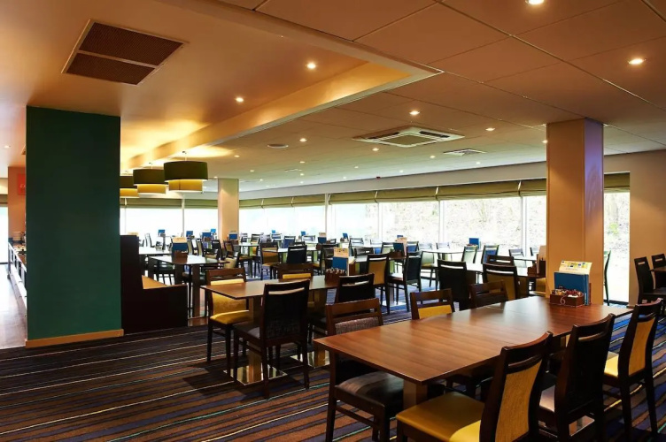 Holiday Inn Express Manchester Airport photo 17