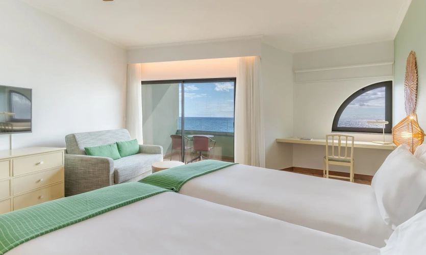 Classic Twin room with sea view