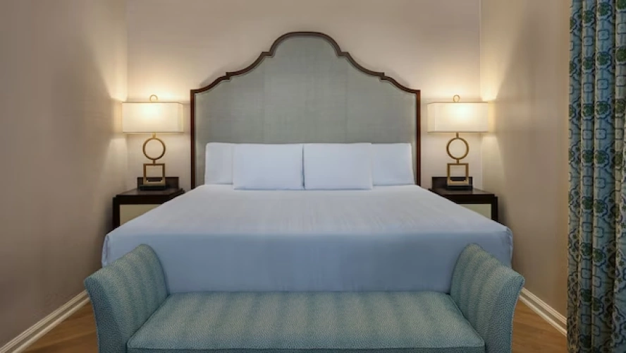 2 Bedrooms Club Level Suite